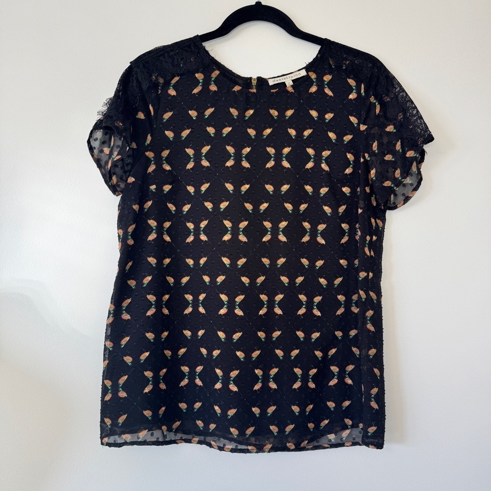 Daniel Rainn Blouse Animal Print Bird Lined Short Sleeve Lace Top Shirt Sz M
